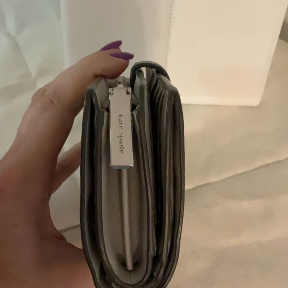 Kate Spade Glimmer Glitter Bifold Wallet, Silver, 5.5”x3.5”x1” - Picture 4 of 12